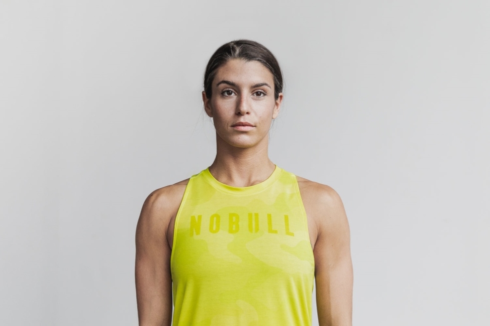 nobull_e383ace38387e382a3e383bce382b9_e3838fe382a4e3838de38383e382afe382bfe383b3e382afe38388e38383e38397_e3838de382aae383b3.jpg Nobull レディース ハイネックタンクトップ (ネオンカモ) イエロー - 画像 (1)