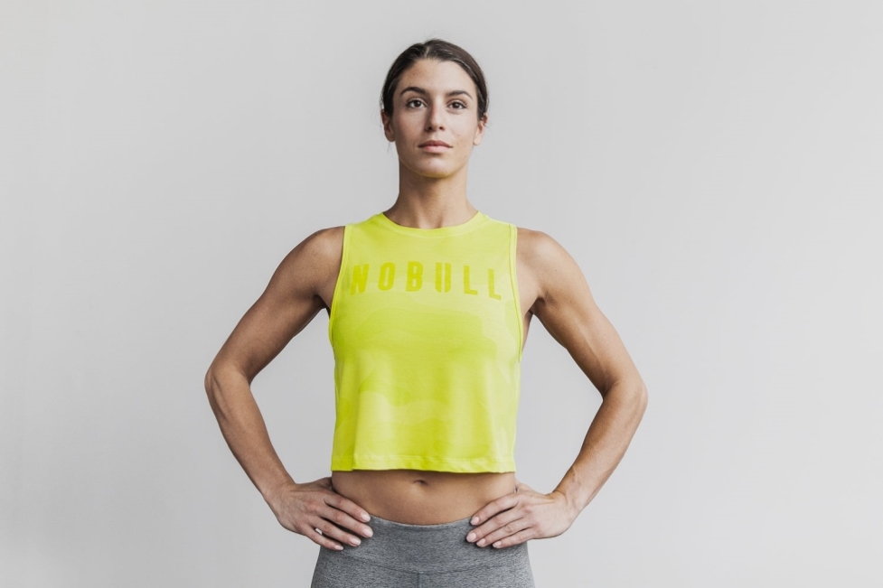 nobull_e383ace38387e382a3e383bce382b9_e3839ee38383e382b9e383abe382bfe383b3e382af_e3838de382aae383b3e382abe383a2_e382a4e382a.jpg Nobull レディース マッスルタンク (ネオンカモ) イエロー - 画像 (1)