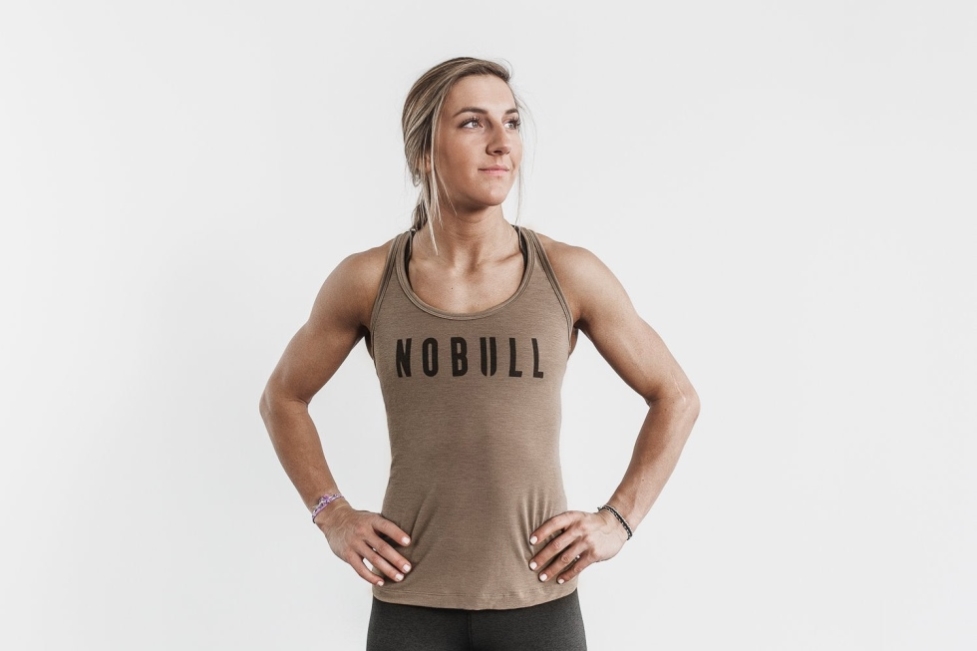 nobull_e383ace38387e382a3e383bce382b9_e383ace383bce382b5e383bce38390e38383e382af_e382bfe383b3e382af_e382afe383a9e382b7e3838.jpg Nobull レディース レーサーバック タンク (クラシックカラー) ロック - 画像 (1)