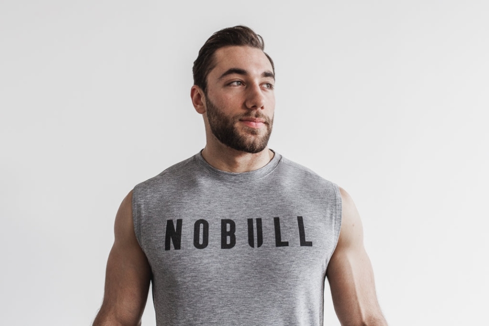 nobulle383a1e383b3e382bae3838ee383bce382b9e383aae383bce38396te382b7e383a3e38384efbc88e5ae9ae795aae382abe383a9e383bcefbc89e.jpg NobullメンズノースリーブTシャツ(定番カラー)グレー - 画像 (1)