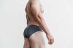 ノーブル メンズ スイムブリーフ ダークシャドウ - 画像 (3)