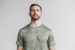 ノーブル メンズ ライトウェイト テクスチャード Tシャツ (カモ) アーミー