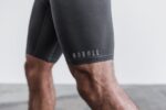 Nobull メンズ コンプレッション ショート 9" ダーク - 画像 (3)