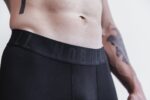 Nobull メンズ コンプレッション ショート 9" (プラッシュ ヘザー) ブラック - 画像 (3)