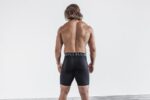 Nobull メンズ コンプレッション ショート 9インチ ブラック - 画像 (3)