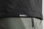 Nobull メンズ ヘビーウェイト ロングスリーブ ポケット Tシャツ ブラック - 画像 (3)