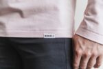Nobull メンズ ヘビーウェイト ロングスリーブ ポケット Tシャツ ダスティ - 画像 (3)
