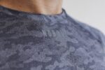 Nobull メンズ ライトウェイト テクスチャード ロングスリーブ Tシャツ (迷彩) ネイビー - 画像 (2)