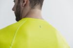 Nobull メンズ ライトウェイト テクスチャード ロングスリーブ Tシャツ (ネオン迷彩) イエロー - 画像 (3)