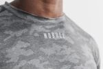 Nobull メンズ ライトウェイト テクスチャード Tシャツ (カモ) ブラック - 画像 (3)
