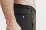 Nobull メンズ ライトウェイト ニット ショート 9" ブラック ヘザー - 画像 (2)