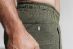 Nobull メンズ ライトウェイト ニット ショートパンツ 7" オリーブ - 画像 (2)
