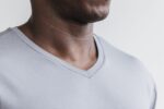 Nobull メンズ ライトウェイト Vネック Tシャツ ダーク - 画像 (3)