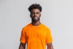 Nobull メンズ Tシャツ (ネオンカモ) オレンジ