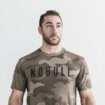 Nobull メンズ Tシャツ (迷彩) ダーク