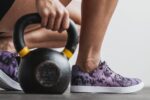 Nobull レディース キャンバス トレーナー ダーク ウィステリア タイダイ - 画像 (2)