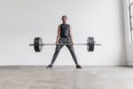Nobull レディース ヘビーウェイト ノースリーブ クロップ T シャツ ブラック - 画像 (2)