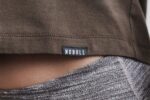 Nobull レディース ヘビーウェイト ノースリーブ クロップ Tシャツ エスプレッソ - 画像 (3)