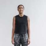 Nobull レディース ヘビーウェイト ノースリーブ クロップ T シャツ ブラック