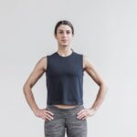 Nobull レディース ヘビーウェイト ノースリーブ クロップ T シャツ インク