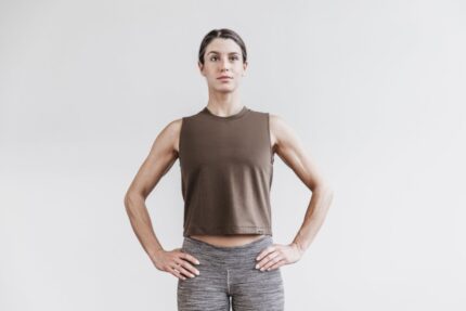 Nobull レディース ヘビーウェイト ノースリーブ クロップ Tシャツ エスプレッソ