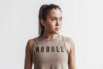 Nobull レディース マッスルタンク (クラシックカラー) ロック - 画像 (2)