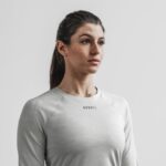 Nobull レディース ライトウェイト テクスチャード ロングスリーブ Tシャツ (迷彩) フロスト