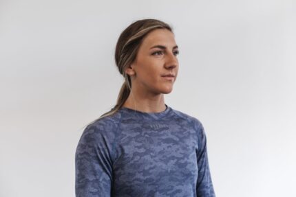 Nobull レディース ライトウェイト テクスチャード ロングスリーブ Tシャツ (迷彩) ネイビー