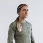 Nobull レディース ライトウェイト テクスチャード ロングスリーブ Tシャツ (迷彩柄) アーミー