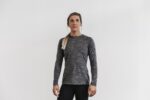 Nobull レディース ライトウェイト テクスチャード ロングスリーブ Tシャツ (カモ) ブラック - 画像 (4)