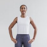 Nobull レディース ライトウェイト ノースリーブ クロップ Tシャツ ホワイト