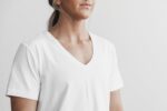 Nobull レディース ライトウェイト Vネック Tシャツ ホワイト - 画像 (2)