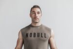 NobullメンズノースリーブTシャツ（定番カラー）ダーク - 画像 (4)