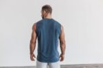 NobullメンズノースリーブTシャツ（明るい色）ディープ - 画像 (2)