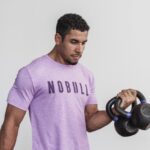 NobullメンズTシャツ（明るい色）アイリス