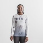 NobullレディースロングスリーブTシャツ（ディップダイ）ホワイト＆クラウド