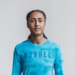 NobullレディースロングスリーブTシャツ（ネオンカモ）ブルー